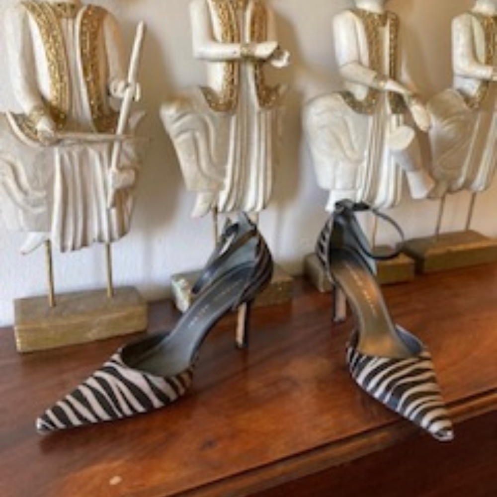 Antonio Melani Stiletto Size 9 1/2 M-10  made in Italy 100% Leather Zebra print